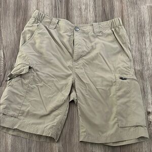 Men's Columbia Tan Cargo Shorts Size 32